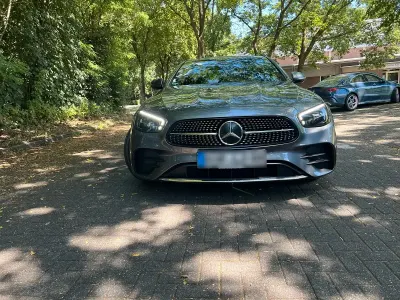 Gebraucht Mercedes E220 AMG line 200 PS (147 kW) 2022 Grün Limousine