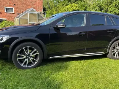 Gebraucht Volvo V60 CC Pro 190 PS (139 kW) 2018 Schwarz Kombi