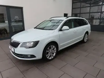 Gebraucht Skoda Superb 140 PS (102 kW) 2015 Weiß Kombi