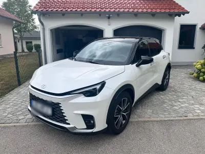 Gebraucht Lexus LBX 136 PS (100 kW) 2024 Weiß SUV