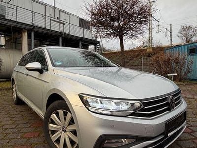Gebraucht VW Passat 150 PS (110 kW) 2022 Silber Kombi