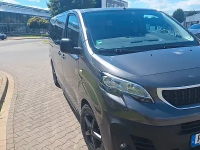 Gebraucht Peugeot Traveller 150 PS (110 kW) 2020 Braun Van / Kleinbus
