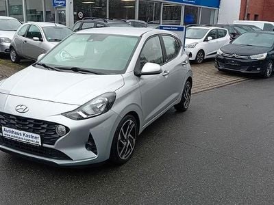 Gebraucht Hyundai i10 Trend 84 PS (61 kW) 2021 Silber Kleinwagen