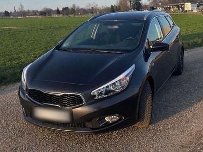 Gebraucht Kia Ceed Sportswagon FIFA World Cup Edition 99 PS (72 kW) 2014 Grau Kombi
