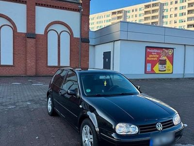 Schwarz Gebraucht 2001 VW Golf IV Kleinwagen | 1.850 € (Etwas zu teuer)