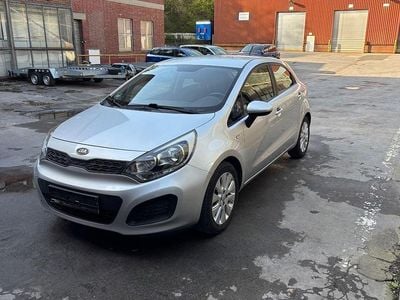 Gebraucht Kia Rio 86 PS (63 kW) 2012 Silber Kleinwagen