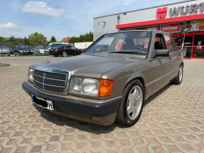 Używany Mercedes 190 75 KM (55 kW) 1989 Andere farben Sedan/Limuzyna