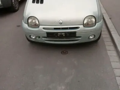 Używany Renault Twingo 75 KM (55 kW) 2005 Srebrny Hatchback