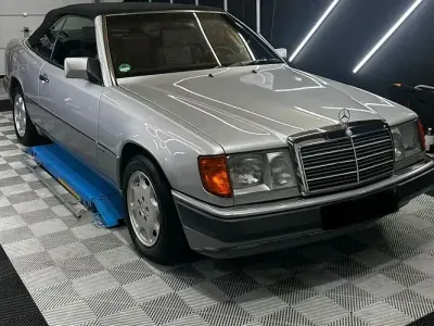Gebraucht Mercedes 300 220 PS (161 kW) 1991 Silber Cabrio