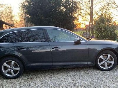 Używany Audi A4 150 KM (110 kW) 2019 Szary Kombi