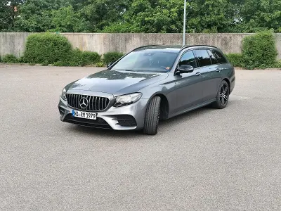 Używany Mercedes E400 340 KM (250 kW) 2019 Szary Kombi