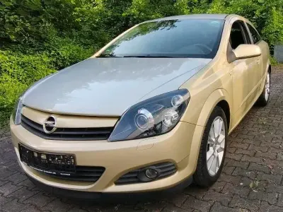 Gebraucht Opel Astra GTC 105 PS (77 kW) 2005 Gold Kleinwagen