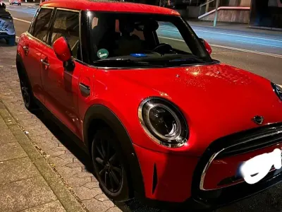 Begagnad Mini ONE Classic 102 HK (75 kW) 2021 Röd Halvkombi
