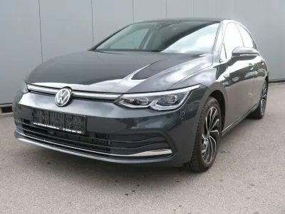 Gebraucht VW Golf VIII Style 131 PS (96 kW) 2024 Grau Limousine
