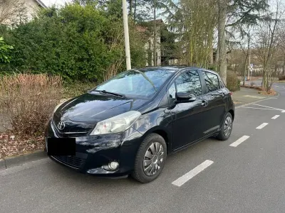 Gebraucht Toyota Yaris 99 PS (72 kW) 2012 Schwarz Kleinwagen