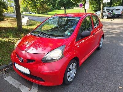 Gebraucht Toyota Aygo Basis 68 PS (50 kW) 2008 Rot Kleinwagen