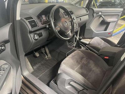 Gebraucht VW Touran Highline 140 PS (102 kW) 2012 Braun Van / Kleinbus