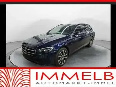 Używany Mercedes E300 306 KM (225 kW) 2021 Niebieski Kombi