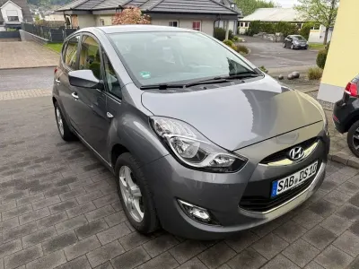 Gebraucht Hyundai ix20 Comfort 90 PS (66 kW) 2013 Grau Kleinwagen