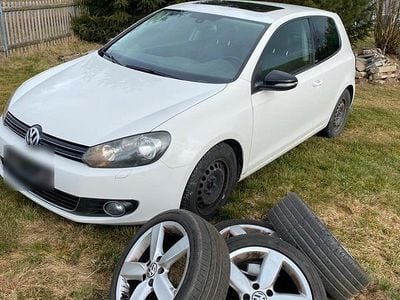 Gebraucht VW Golf VI 86 PS (63 kW) 2011 Weiß Kleinwagen