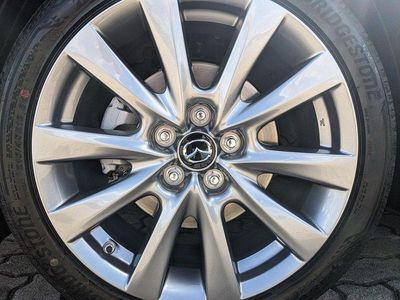 Soul red crystal metallic (metallic) Gebraucht 2025 Mazda 3 Exclusive Limousine | 24.480 € (Guter Preis)