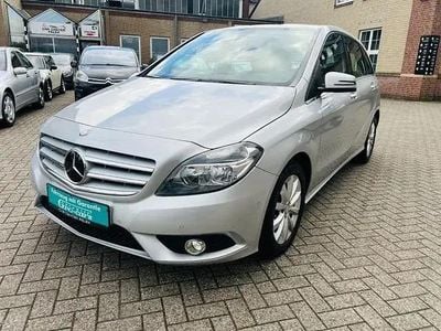 Gebraucht Mercedes B180 122 PS (89 kW) 2014 Silber Van / Kleinbus