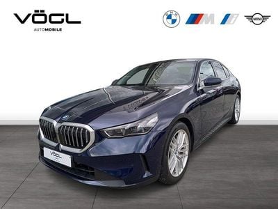 Gebraucht BMW 550e Performance 313 PS (230 kW) 2024 Bmw individual tansanitblau Limousine
