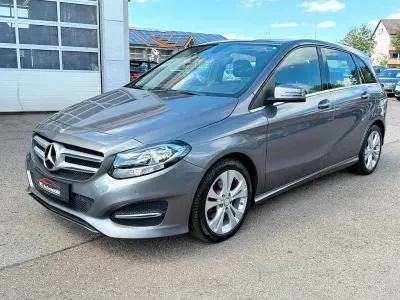 Gebraucht Mercedes B180 Urban 122 PS (89 kW) 2016 Grau Kleinwagen
