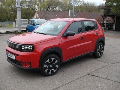 Usata Fiat Grande Panda Icon 101 CV (74 kW) 2025 Rosso Utilitaria