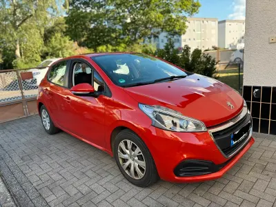Gebraucht Peugeot 208 Active 82 PS (60 kW) 2016 Rot Kleinwagen