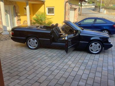 Gebraucht Mercedes E200 AMG 136 PS (100 kW) 1997 Schwarz Cabrio
