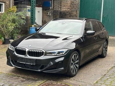 Gebraucht BMW 320 Sport Line 190 PS (139 kW) 2023 Black sapphire metallic Kombi