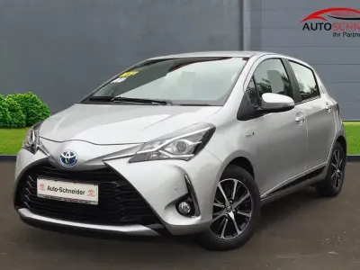 Gebraucht Toyota Yaris Hybrid Team 75 PS (55 kW) 2018 Silber Limousine