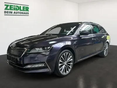 Używany Skoda Superb LAURIN & KLEMENT 280 KM (205 kW) 2023 Purpurowy Kombi