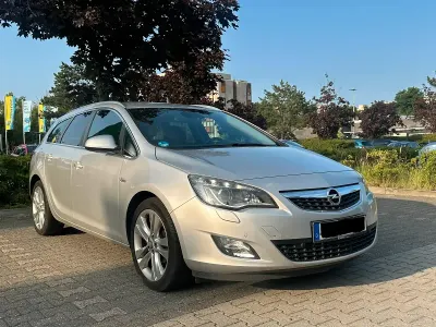 Gebraucht Opel Astra 2011 Grau Kombi