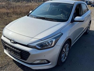 Second-hand Hyundai i20 Style 101 CP (74 kW) 2017 Argintiu Berlinǎ
