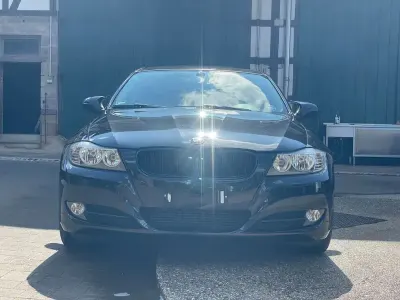 Gebraucht BMW 320 177 PS (130 kW) 2009 Schwarz Kombi