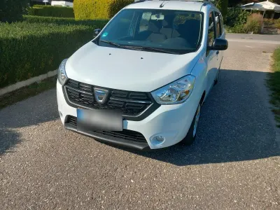 Gebraucht Dacia Lodgy 102 PS (75 kW) 2019 Weiß Van / Kleinbus