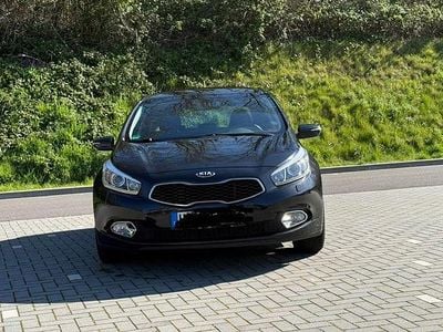 Gebraucht Kia Ceed Spirit 128 PS (94 kW) 2015 Schwarz Kleinwagen
