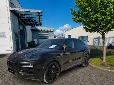 Gebraucht Porsche Cayenne S E-Hybrid 519 PS (381 kW) 2024 Grün SUV