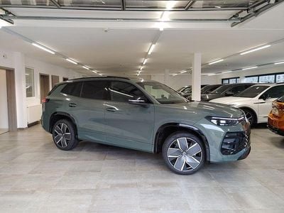 Cipressinogrünmetallic Neu 2026 VW Tayron R-line SUV | 53.790 € (Teuer)