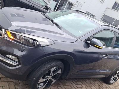 Grau Gebraucht 2016 Hyundai Tucson Premium SUV | 14.590 € (Guter Preis)
