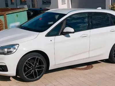 Gebraucht BMW 214 Active Tourer 95 PS (69 kW) 2016 Weiß Van / Kleinbus