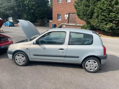 Używany Renault Clio II 75 KM (55 kW) 2000 Srebrny Hatchback