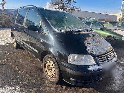 Second-hand VW Sharan 150 CP (110 kW) 2002 Negru Monovolum