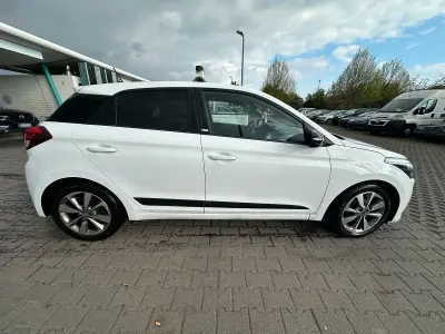 Używany Hyundai i20 Active 84 KM (61 kW) 2018 Biały Sedan/Limuzyna