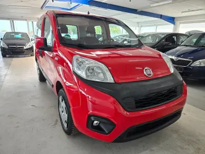 Używany Fiat Qubo Lounge 77 KM (56 kW) 2019 Czerwony Minivan