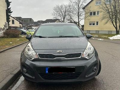 Gebraucht Kia Rio Spirit 75 PS (55 kW) 2013 Grau Limousine