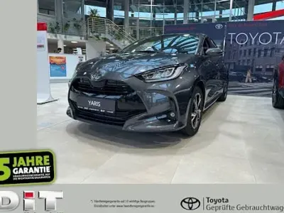 Neu Toyota Yaris Hybrid 116 PS (85 kW) 2026 Grau Limousine