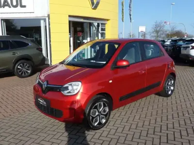 Usata Renault Twingo LIMITED 73 CV (53 kW) 2020 Rosso Utilitaria